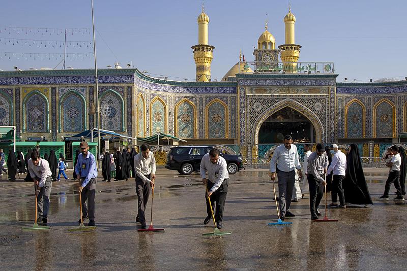 قسم الشؤون الخدمية يكثف خدماته في محيط العتبة العباسية المقدسة