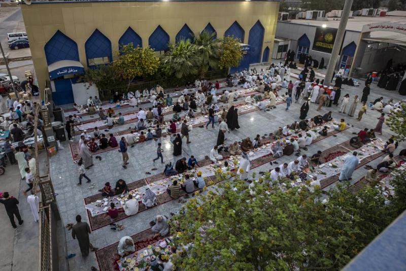 وجبات إفطارٍ يقدّمها مضيفُ العتبةِ العبّاسيةِ المقدّسة الخارجيّ للزائرين