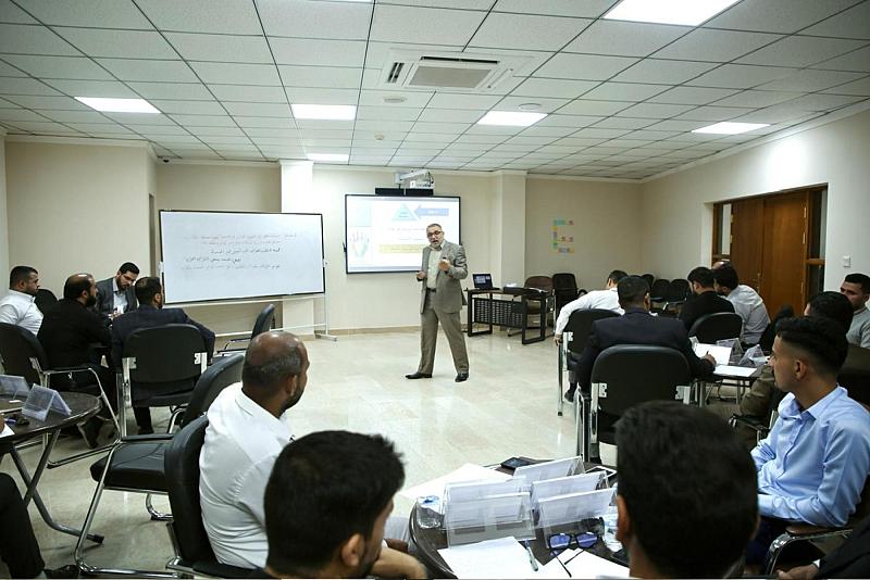 قسم التربية والتعليم يواصل تقديم البرنامج المركزي للتحسين الإداري لإدارات مجموعة العميد 