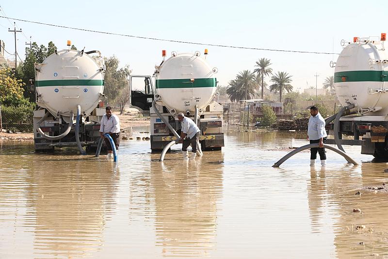 قسم الاليات: الياتنا التخصّصية متواصلة بسحب مياه الامطار في بابل