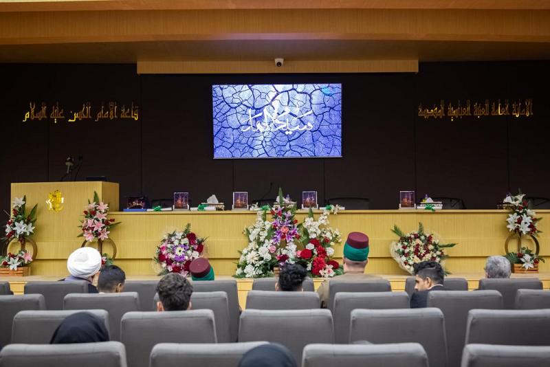 الطلبةُ المتخرّجون في كلّية التربية/ جامعة المثنّى يحتفون بتخرّجهم في رحاب العتبة العبّاسية المقدّسة