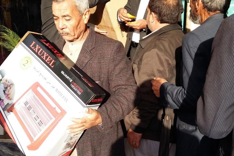 لجنةُ إغاثة المهجَّرين في العتبة العباسيّة المقدّسة توزّع عشرات المدافئ الكهربائية للنازحين..