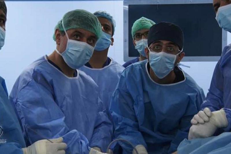 سبعينيّةٌ تعاود الوقوف على قدمَيْها بعد عمليّةٍ نوعيّة
