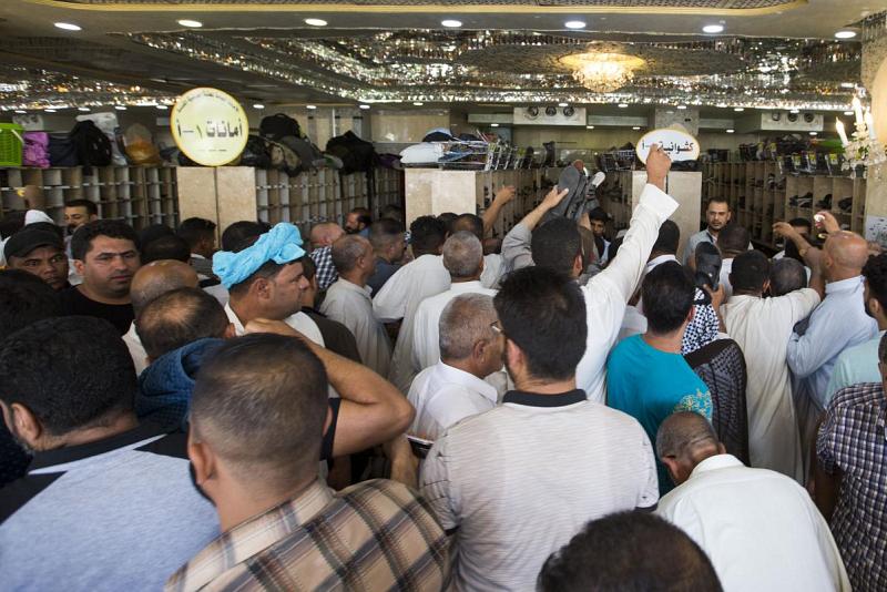 قسمُ الشؤون الخدميّة يستنفر كوادره من أجل تقديم أفضل الخدمات لزائري مرقد أبي الفضل (عليه السلام) في يوم عرفة