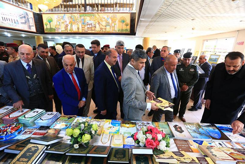 أجنحةُ مَعرض الكتابِ القانونيِّ الثامِن تزدانُ بإصداراتِ مركزِ تراث البصرة...