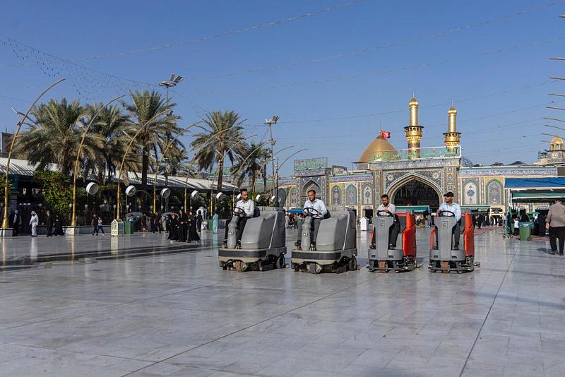 قسم بين الحرمين يواصل أعمال تنظيف الساحة الوسطية وتهيئتها لخدمة الزائرين