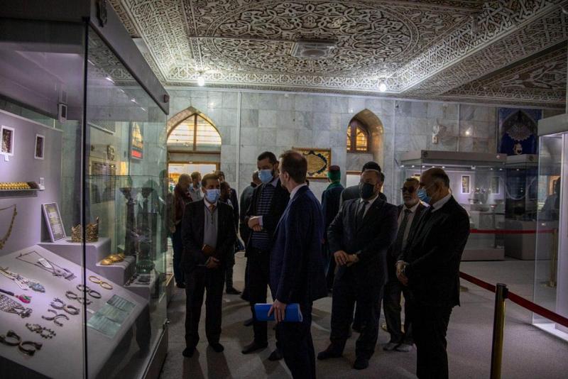 سفيرُ الاتّحاد الأوروبيِّ في العراق: مقتنياتُ متحف الكفيل قيّمةٌ ومثيرةٌ للإعجاب