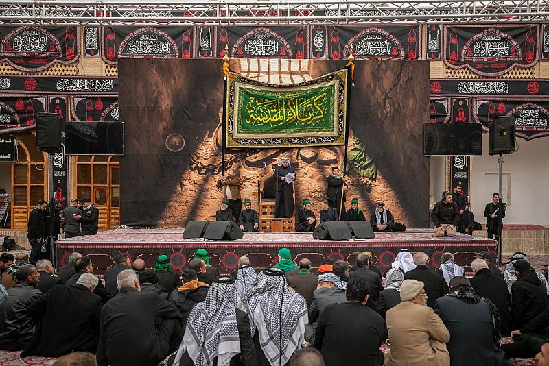 موكب أهالي كربلاء يحيي ذكرى شهادة الإمام علي الهادي (عليه السلام) في سامراء