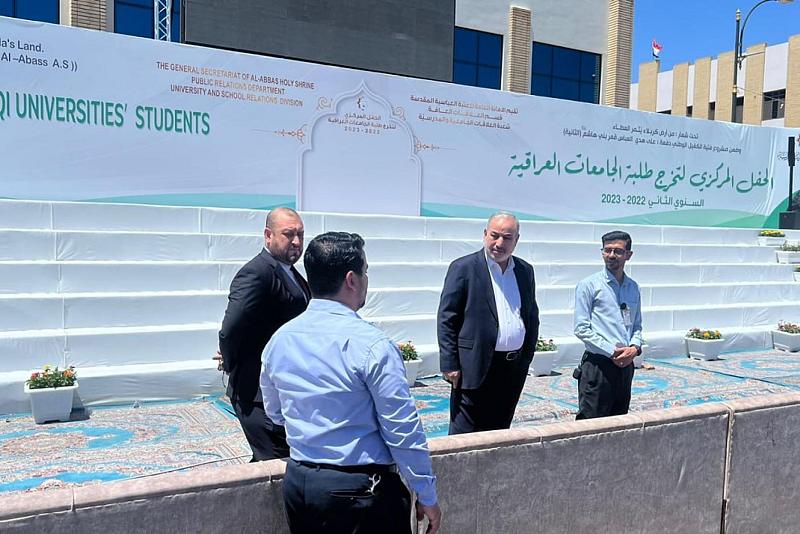 مسؤولو العتبة العبّاسية يقفون على استعدادات مجموعة العميد لحفل تخرّج طلبة الجامعات
