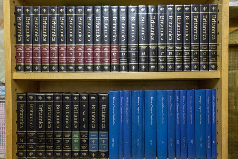 خدماتٌ فكريّة كبيرة تقدّمها وحدةُ الترجمة في مكتبة العتبة العبّاسية المقدّسة