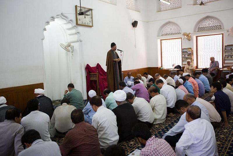 إمام جمعة مسجد عسكري يدعو الله أن يحفظ العتبات المقدّسة في العراق ويشكرهم لقدومهم وإقامة مهرجان أمير المؤمنين(عليه السلام) الثقافيّ..