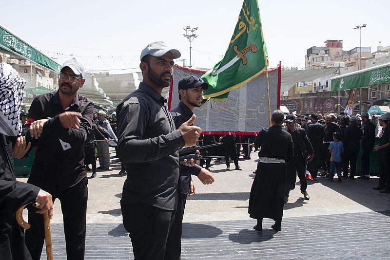 بجهود مشتركة.. ملاكات قسم حفظ النظام ومتطوّعوه يؤمّنون انسيابية حركة المواكب العزائية في زيارة الأربعين