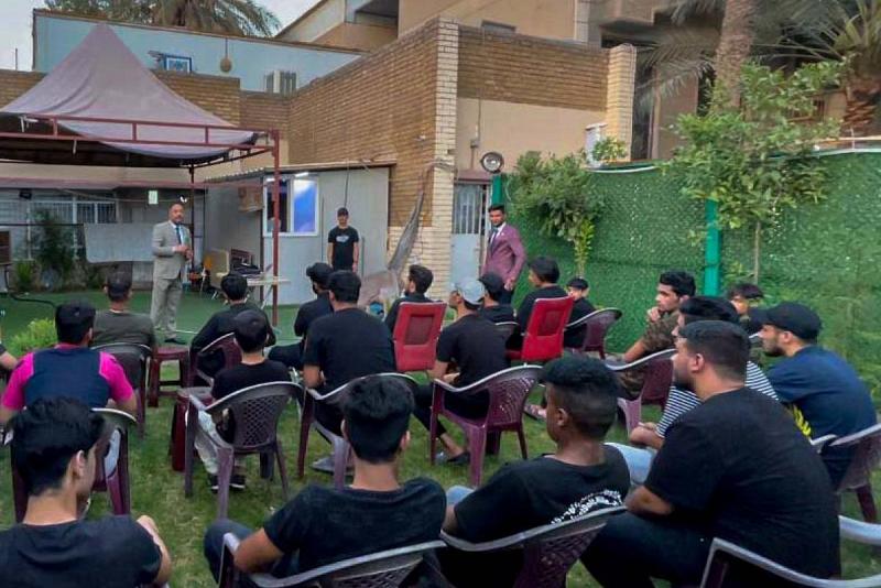 مركزُ مُلتقى القمر يقدّم ورشاً تثقيفيّة لمجموعةٍ من الشباب