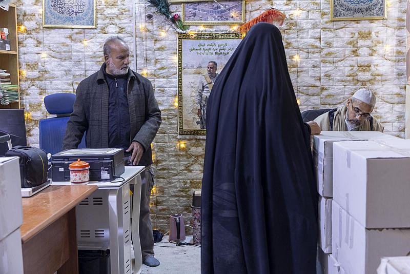 قسم الشؤون الدينية يوزع سلات غذائية للعوائل المتعففة في شهر رمضان المبارك