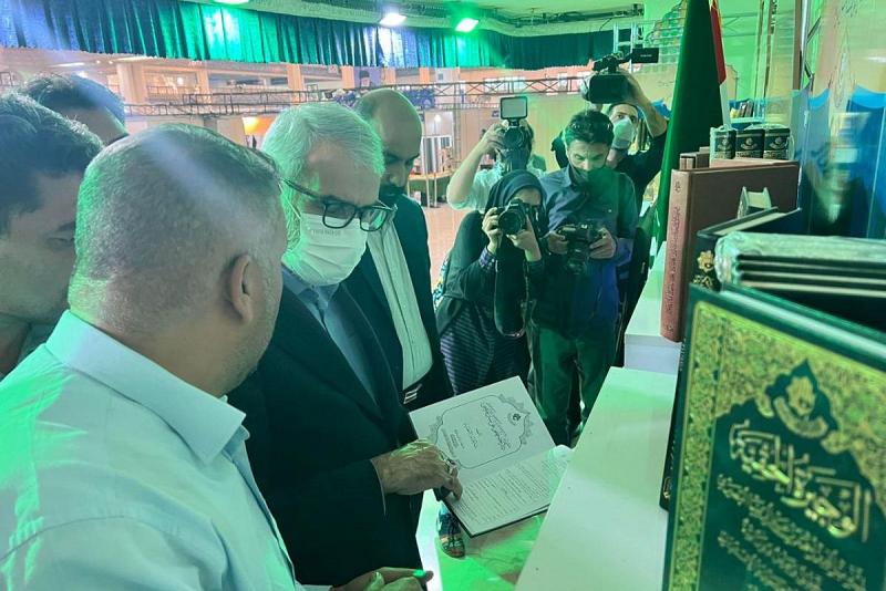 وزيرُ التربية الإيرانيّ يشيد بجناح العتبة العبّاسية المقدّسة في معرض طهران الدوليّ للكتاب