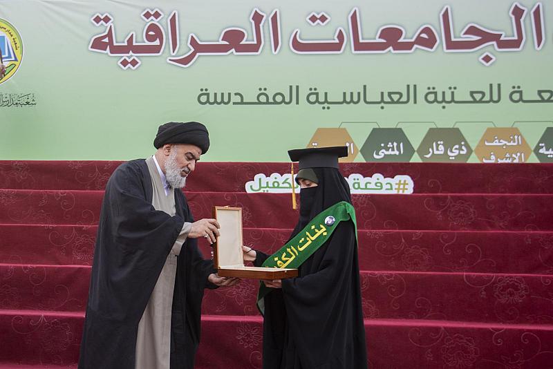 السيّد الصافي يكرّم بنات الشهداء من خريجات الجامعات العراقية