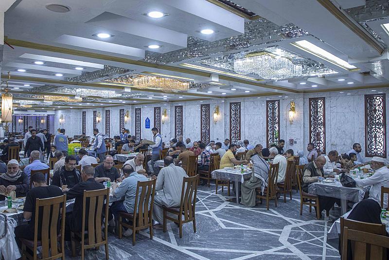 قسم المضيف: أكثر من 5000 وجبة طعام تقدّم للزائرين خلال ليلة الجمعة