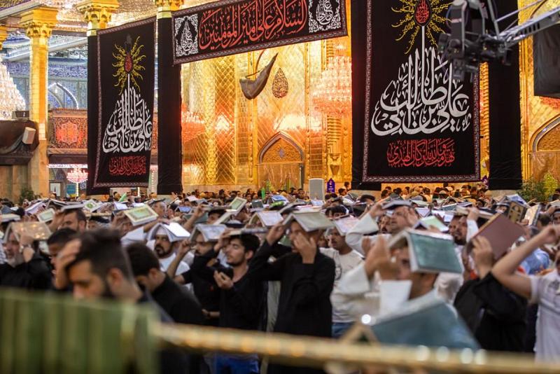 تحت رفيف أجنحة الملائكة الحافّين بمرقد أبي الفضل العبّاس (عليه السلام): جموعُ المؤمنين تُحيي ليلة القدر