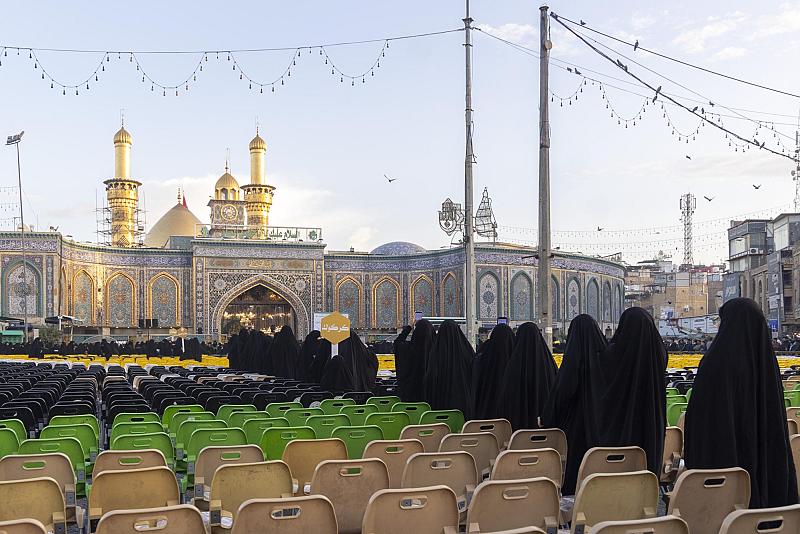 وصول الطالبات المشاركات في حفل تخرج بنات الكفيل العاشر إلى العتبة العباسية المقدسة