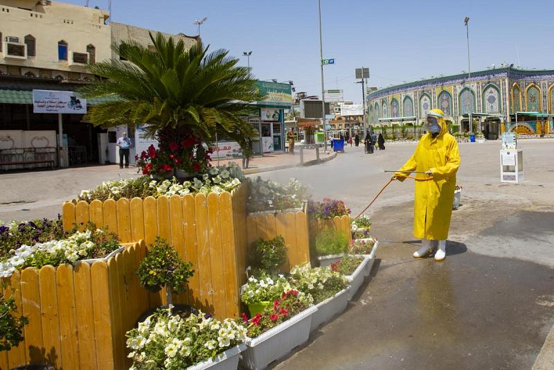 شعبةُ المولّدات الخارجيّة تُباشر بالمرحلة الثالثة لتعفير وتعقيم محيط العتبة العبّاسية المقدّسة