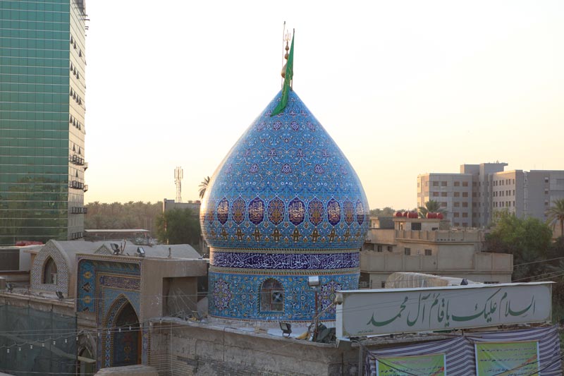 عمل متواصل لمنتسبي مقام الأمام المهدي عجل الله تعالى فرجة من أجل تقديم أفضل الخدمات للزائرين الكرام 