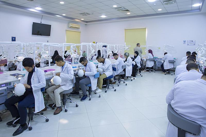 جامعة العميد: كلية طب الأسنان أنشأت مختبرًا خاصًّا بالتشريح العام لتدريب الطلبة