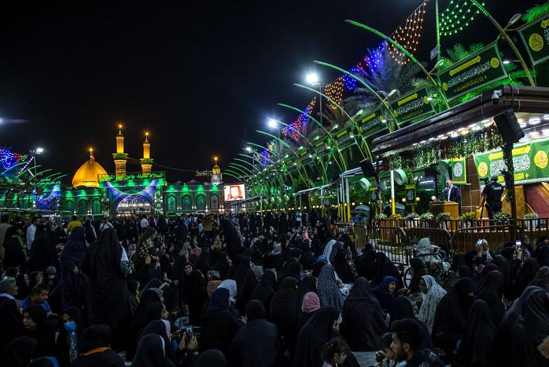 تنظيم حفل في ساحة ما بين الحرمين بمناسبة ولادة النبي الأكرم (صلّى الله عليه وآله)