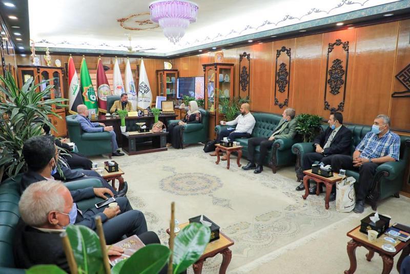 جامعةُ العميد تستضيف وفد نقابة الكيميائيّين العراقيّين وتطلّعات لتعاونٍ علميّ أكاديمي