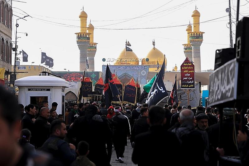 المواكب العزائية تحيي ذكرى شهادة الإمام الكاظم (عليه السلام) عند مرقده الطاهر في مدينة الكاظمية
