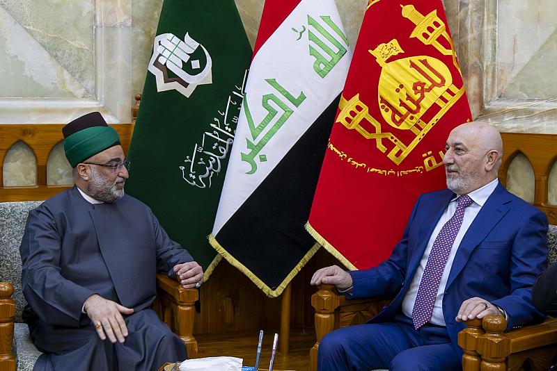 رئيس الجمهورية يتشرف بزيارة مرقد أبي الفضل العباس (عليه السلام)
