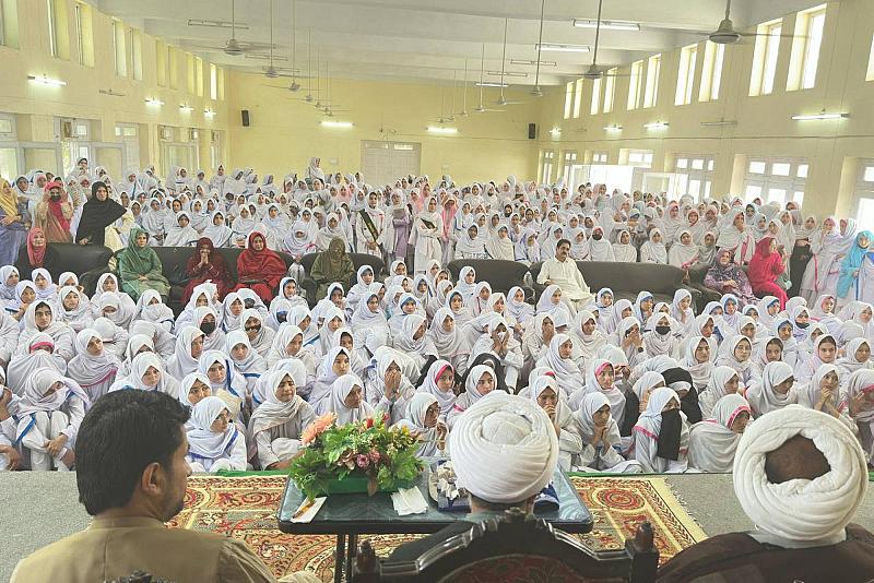 على هامش فعاليات الدورة الصيفية.. العتبة العباسية المقدّسة تنظّم زيارة للكلية الجامعية للبنات في باكستان