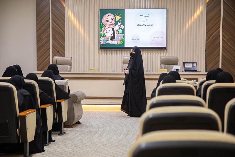 مركز الثقافة الأسرية يقدم محاضرة توعوية عن العوامل النفسية والتربوية المؤثرة في الأداء الدراسي