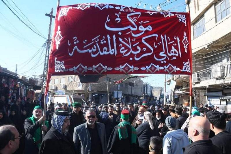 أهالي وموكبُ كربلاء المقدّسة يُحيون ذكرى وفاة القاسم (عليه السلام) عند مرقده الطاهر