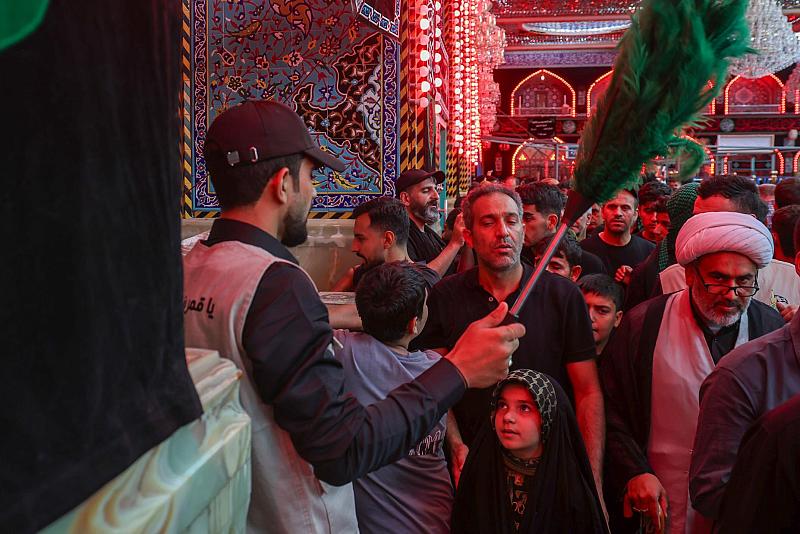 بمشاركة عدد من المتطوعين.. ملاكات قسم إدارة الحرم الشريف تنظم حركة زائري الأربعين