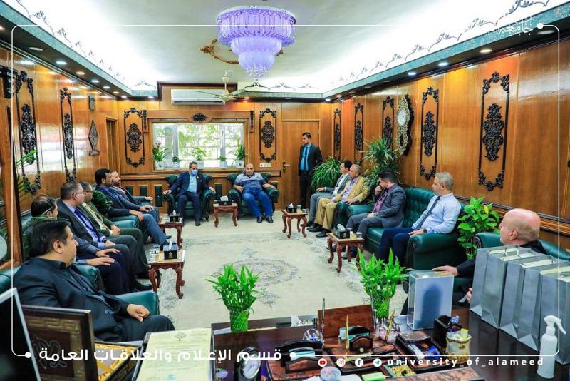 جامعةُ العميد تبحث مع وزارة التعليم سبل النهوض بالتعليم الرقميّ