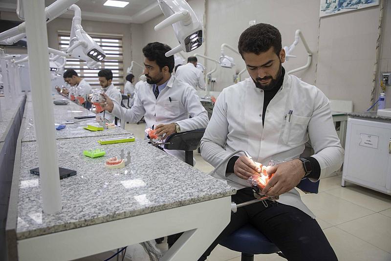 جامعة الكفيل: تجهيز مختبرات طبّ الأسنان بـ120 جهازاً متطوّراً لتوفير بيئة تعليمية تضمن جودة التعليم