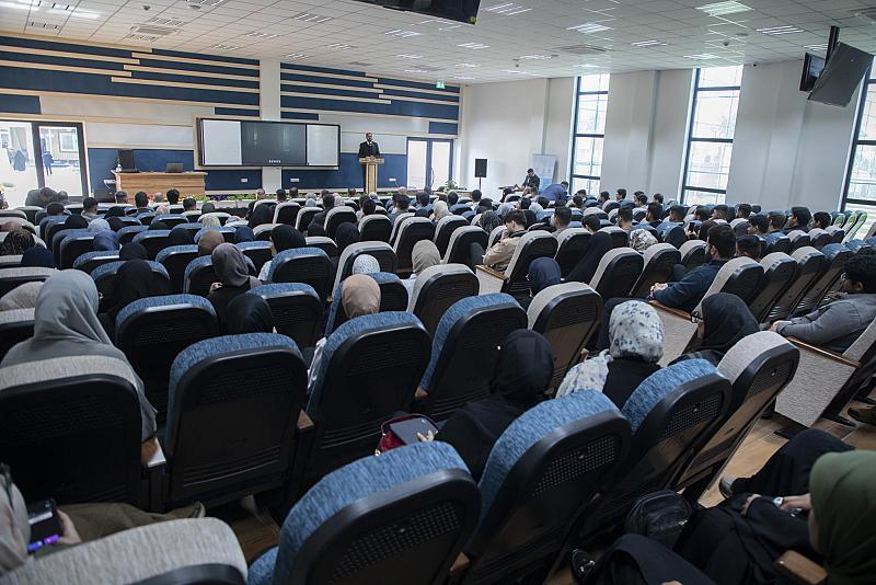 جامعة العميد تعقد الملتقى الأول للنادي الطبي الطلابي