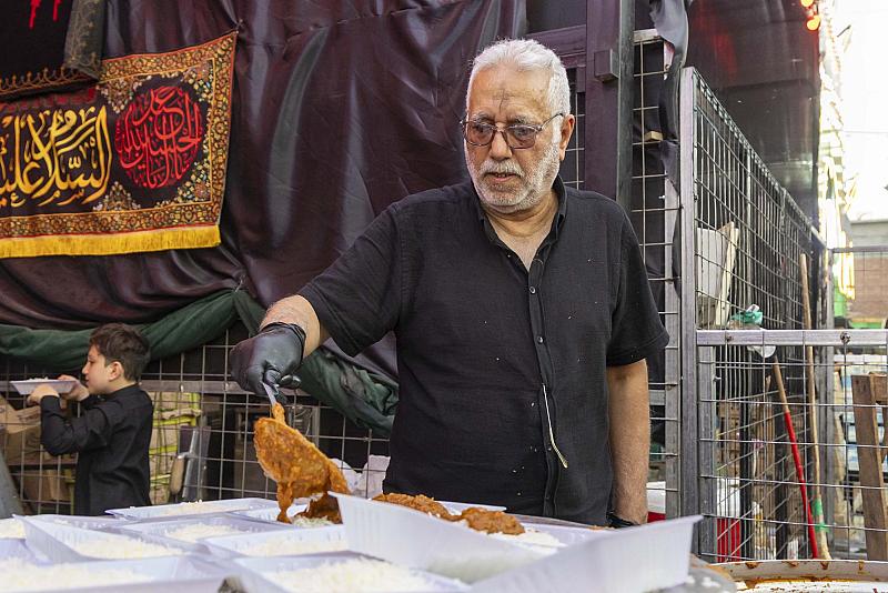 بالتنسيق مع قسم الشعائر.. مواكب كربلاء الخدمية تضاعف جهودها لاستقبال الزائرين في الثامن من المحرم