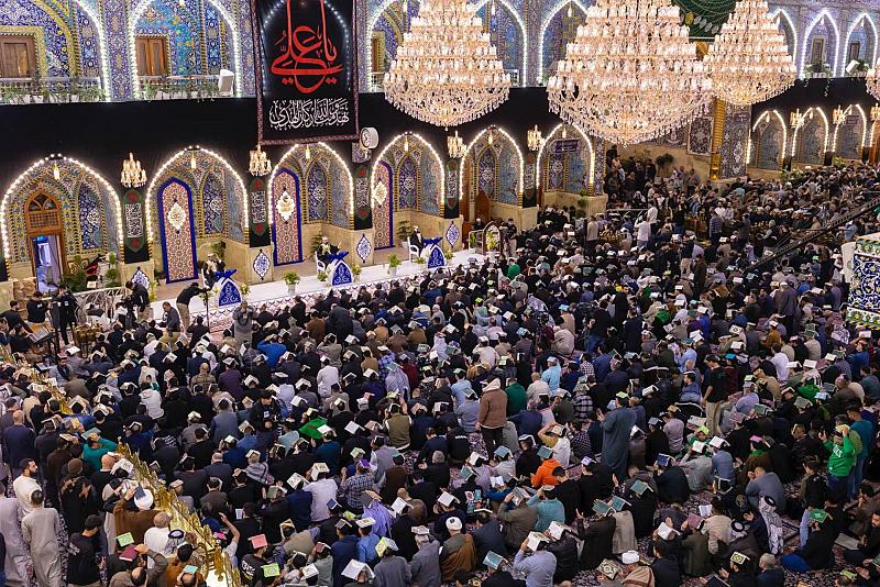 جموع الزائرين تحيي ليلة القدر الثالثة عند مرقد أبي الفضل العباس (عليه السلام)