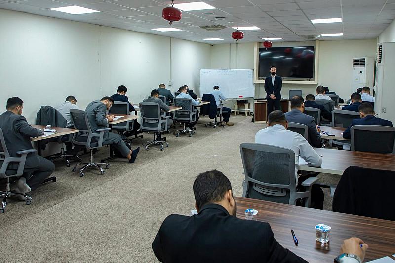 أكاديمية التطوير الإداري تجري اختبارات الشهر الأوّل لطلبتها