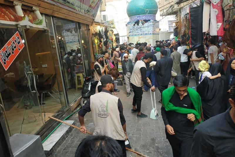 قسمُ الشؤون الخدميّة يشرعُ بحملة تنظيفٍ واسعة داخل المدينة القديمة والطرق المؤدّية لمرقد أبي الفضل العبّاس (عليه السلام)
