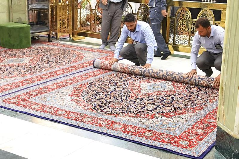 شعبة الحرم تنهي أعمال استبدال السجاد والستائر في حرم أبي الفضل العباس (عليه السلام)