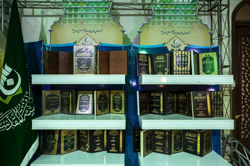 إصداراتُ قسم شؤون المعارف قيمةٌ تراثيّة في معرض طهران الدوليّ للكتاب