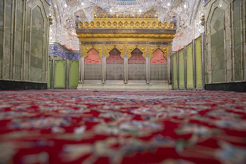 الانتهاء من أعمال غسل حرم مرقد أبي الفضل العباس (عليه السلام) وفرشه بالسجّاد الجديد