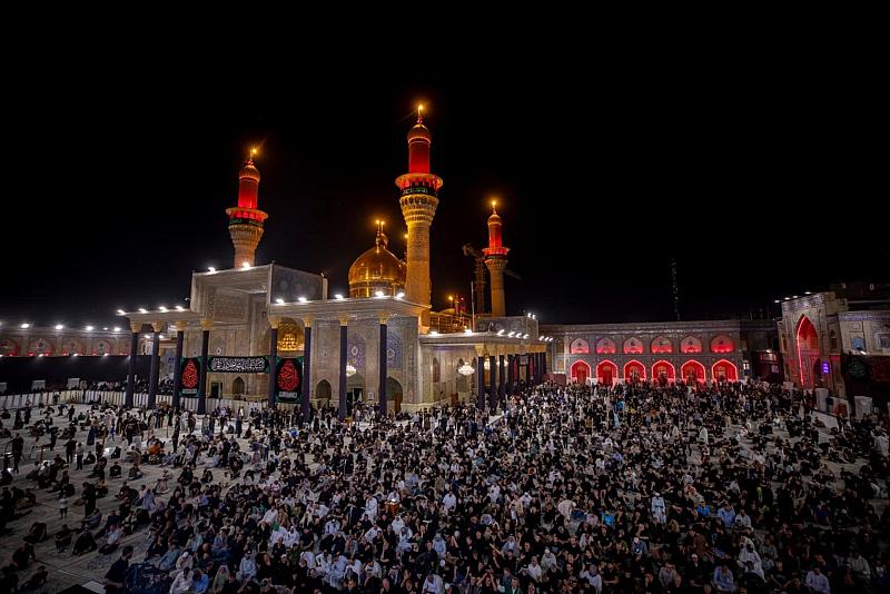 بالصور… جموع المعزّين تحيي ليلة ذكرى شهادة الإمام الجواد (عليه السلام)