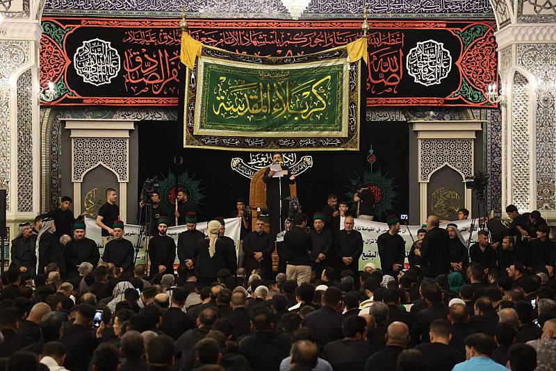 أهالي كربلاء يحيون ذكرى شهادة الإمام الصادق (عليه السلام) في مدينة الكاظمية