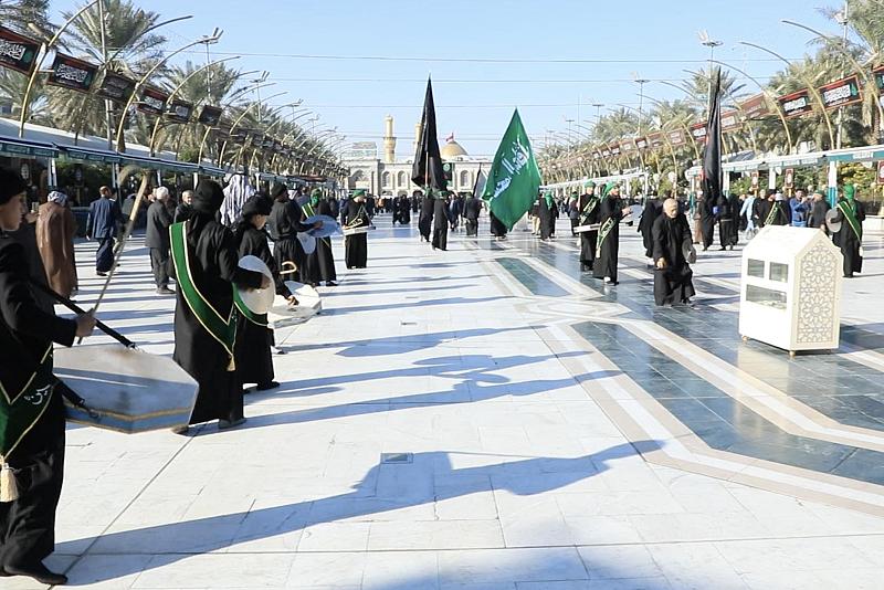 مواكب العزاء تتوافد لتقديم التعازي بذكرى وفاة السيدة أم البنين (عليها السلام)