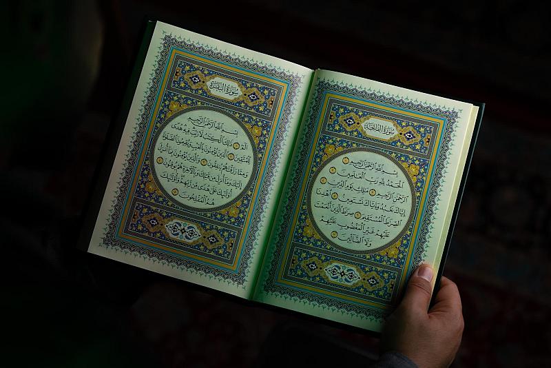 مصحف النجف الأشرف… حين يخط العراق القرآن بيده لأوَّل مرة