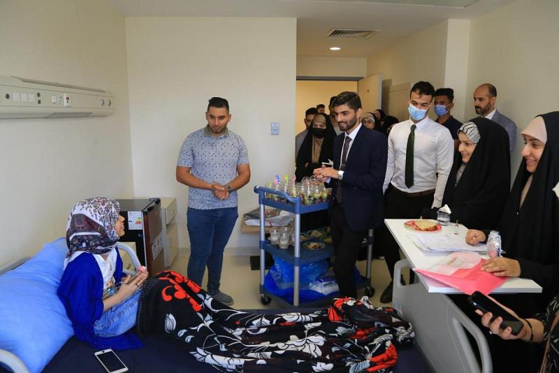 حاملين رسائل الأمل والتفاؤل.. طلبة جامعة العميد يستنهضون همم محاربي السرطان