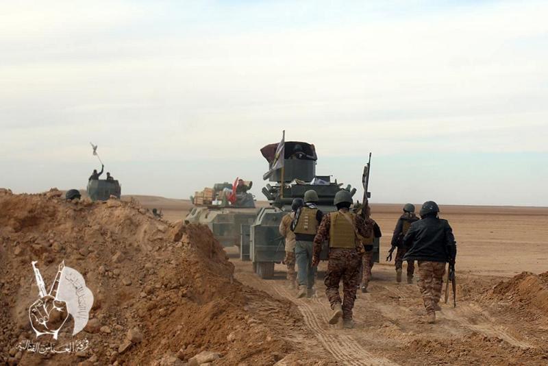 ضمن المرحلة السادسة لتحرير غرب الموصل: فرقة العبّاس(عليه السلام) القتاليّة تحرّر عشرات الكيلومترات وتُغيث العوائل النازحة وتقدّم معوناتٍ لهم..